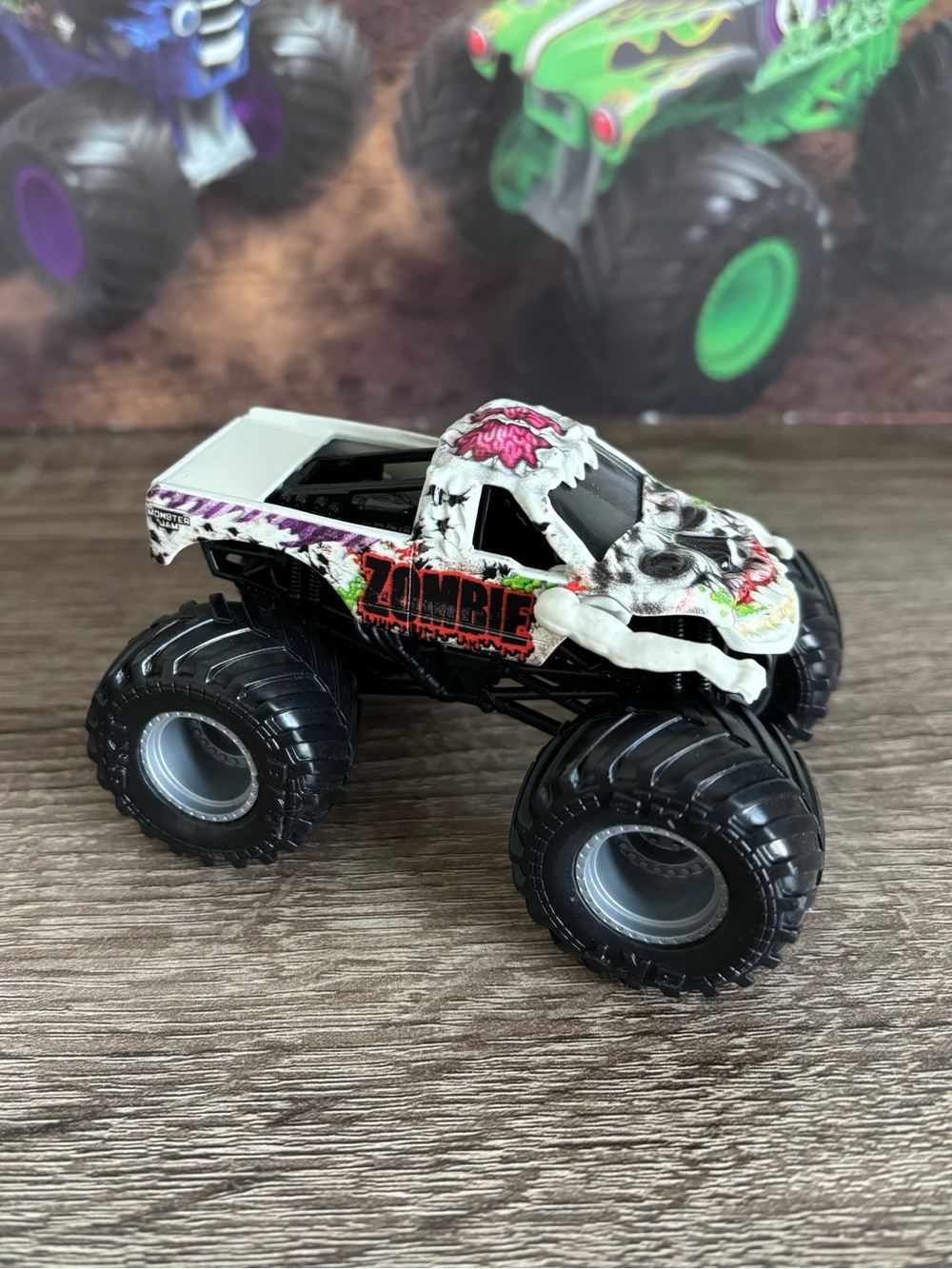 Monster Jam Series 23 White Zombie truck 1:64 Scale